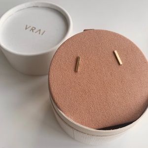 Vrai & Oro 14k Line Stud Earrings (Pair)